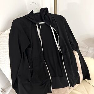 Vuori size small zip up